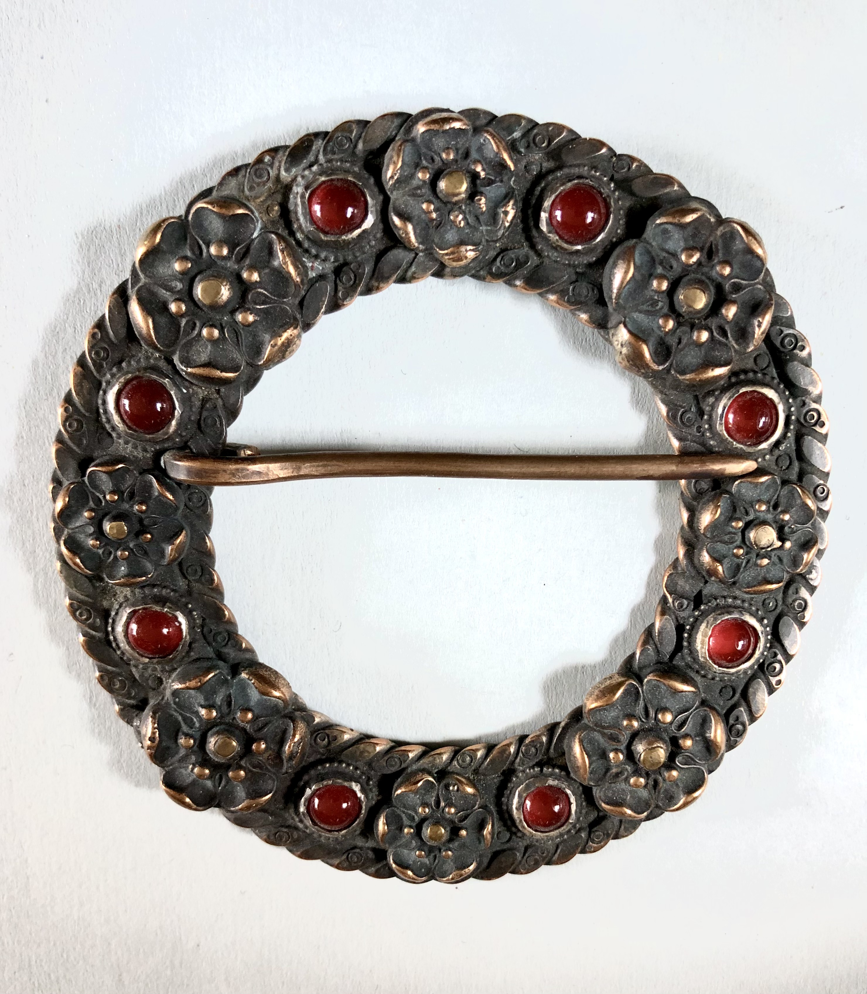 Mittelalterliche Ringfibel
