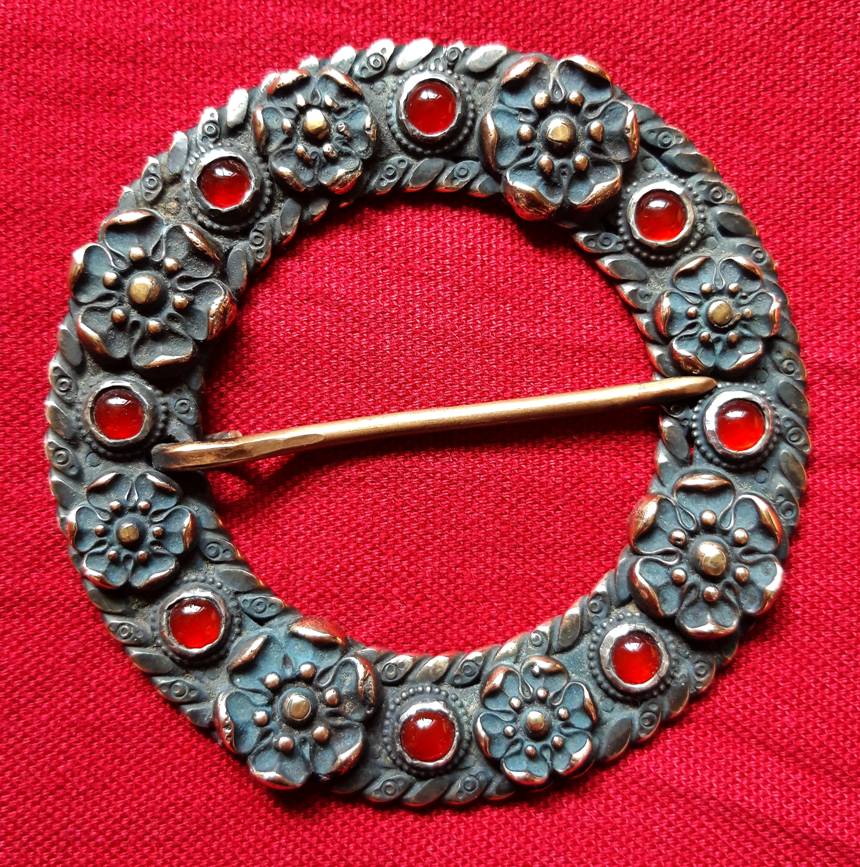 Mittelalterliche Ringfibel